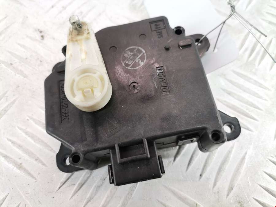 0638000190 Сервопривод (электропривод моторчик привода) заслонки печки Land Rover Range Rover Sport 1 (2005-2013) Внедорожник 5дв. 2008г. | Фото № 2 0638000190 Сервопривод (электропривод моторчик привода) заслонки печки Land Rover Range Rover Sport 1 (2005-2013) Внедорожник 5дв. 2008г. - Фото 2