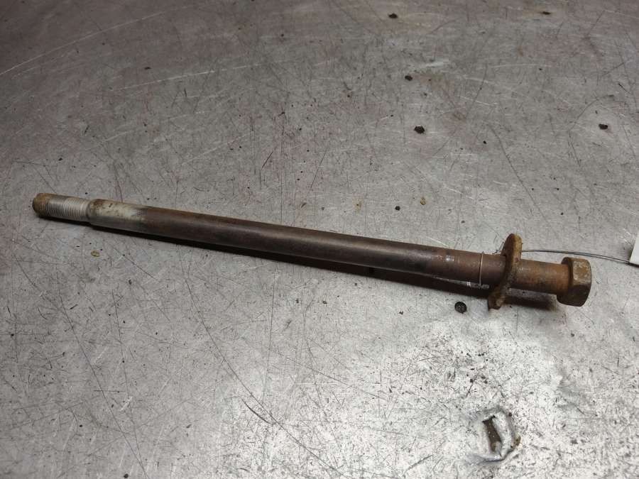 Болт крепления задней ступицы Mazda Premacy Минивэн 2001г. | Фото № 2 Болт крепления задней ступицы Mazda Premacy Минивэн 2001г. - Фото 2