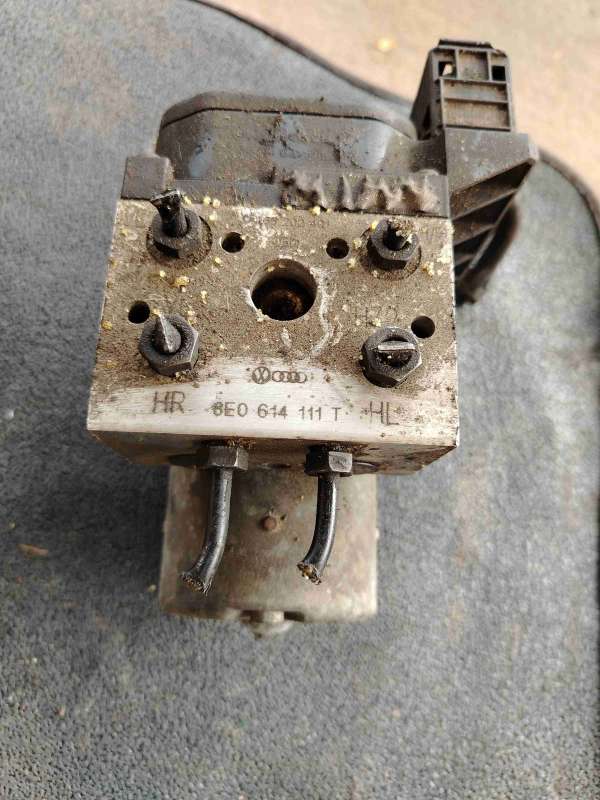 8E0614111T Блок ABS (Модуль АБС) Audi A4 B6(2000-2005) 2000г. | Фото № 2 8E0614111T Блок ABS (Модуль АБС) Audi A4 B6(2000-2005) 2000г. - Фото 2