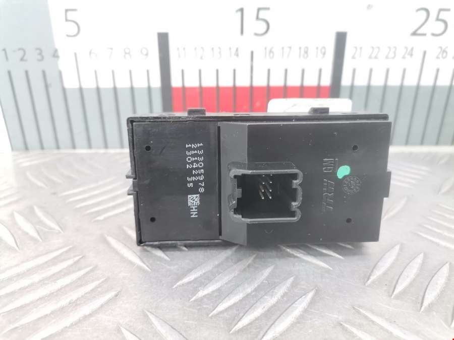 13305978 Блок управления стеклоподъемниками Opel Astra J (2009-2018) Универсал 2012г. | Фото № 3 13305978 Блок управления стеклоподъемниками Opel Astra J (2009-2018) Универсал 2012г. - Фото 3