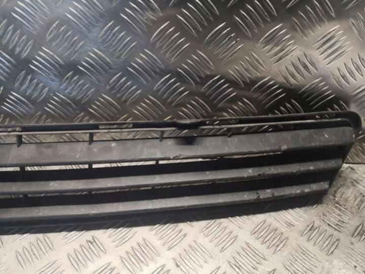 2048850023 Решетка радиатора Mercedes C W204/S204 (2007-2012) 2007г. | Фото № 3 2048850023 Решетка радиатора Mercedes C W204/S204 (2007-2012) 2007г. - Фото 3