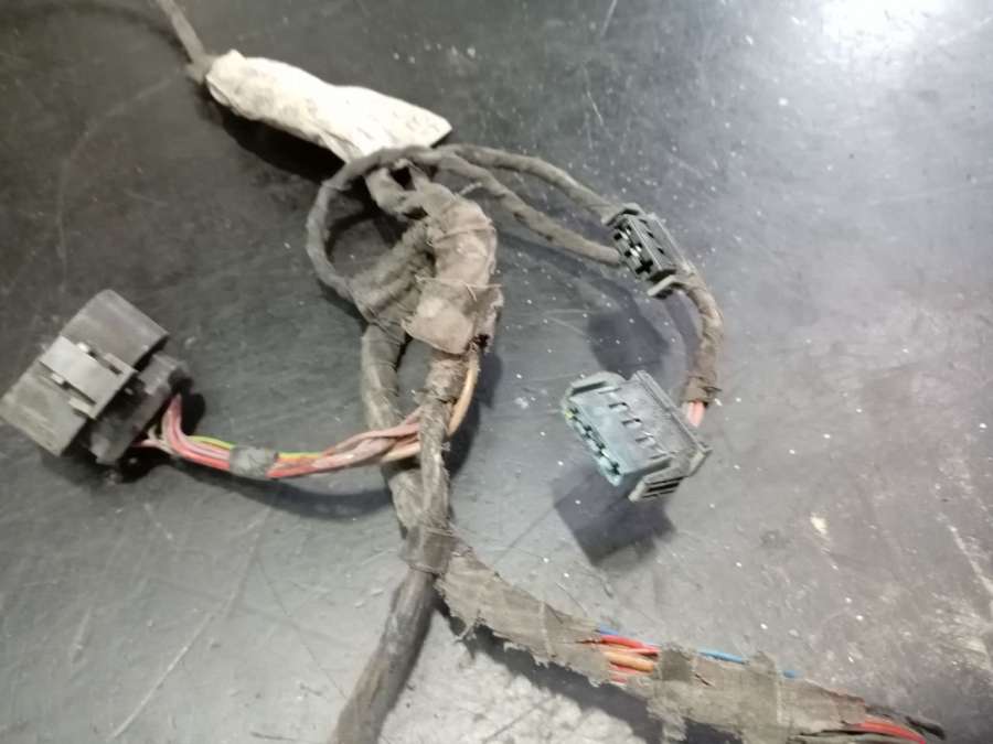 4B0971035AP Проводка двери задней левой Audi A6 C5 (S6,RS6) 1998г. | Фото № 5 4B0971035AP Проводка двери задней левой Audi A6 C5 (S6,RS6) 1998г. - Фото 5