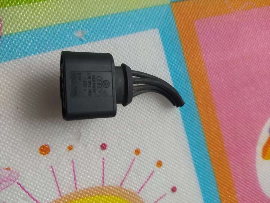 1J0973704 Разъем (фишка) проводки Audi A4 B5 2000г. | Фото № 1 1J0973704 Разъем (фишка) проводки Audi A4 B5 2000г. - Фото 1