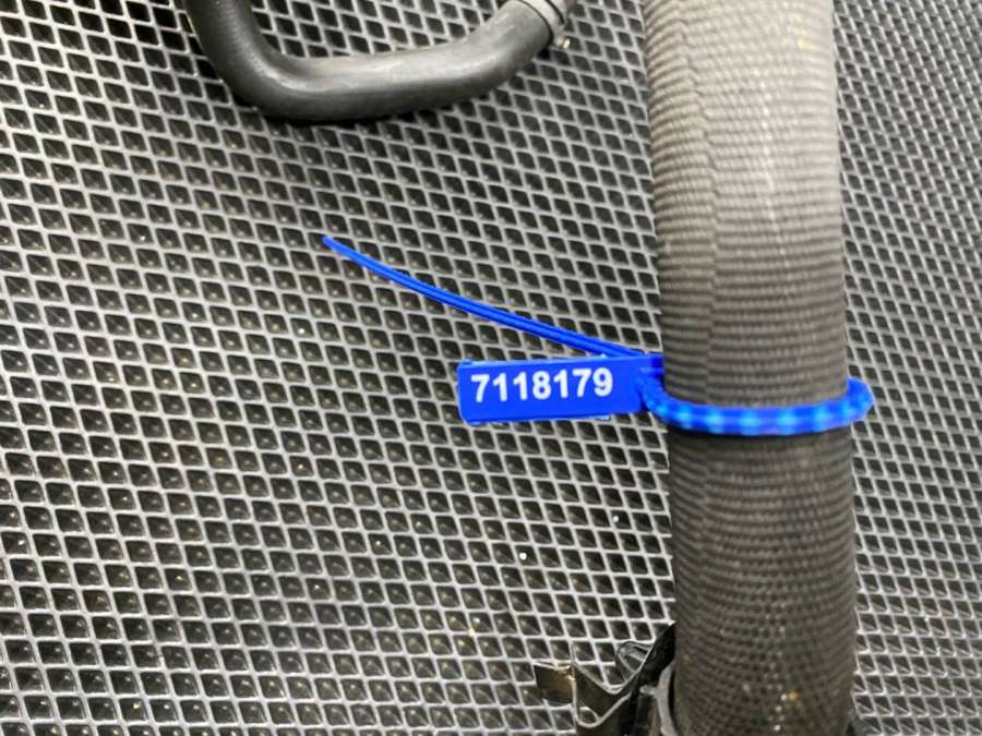 C2Z45449X238B504AD Шланг системы охлаждения Jaguar XF X250 CC9 2011г. | Фото № 6 C2Z45449X238B504AD Шланг системы охлаждения Jaguar XF X250 CC9 2011г. - Фото 6