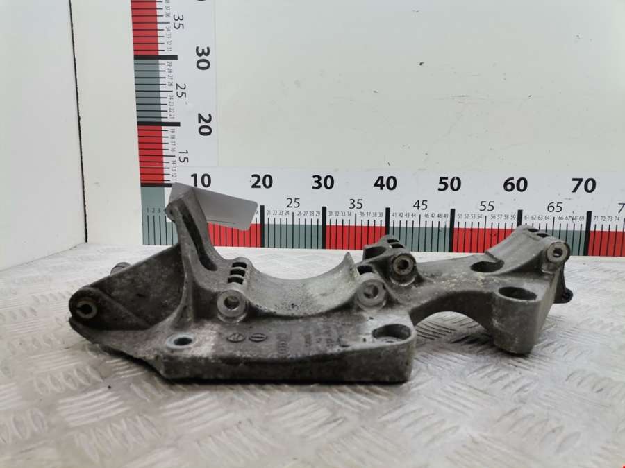 045903143C Кронштейн генератора Volkswagen Golf 4 (1997-2004) Универсал 2004г. | Фото № 3 045903143C Кронштейн генератора Volkswagen Golf 4 (1997-2004) Универсал 2004г. - Фото 3