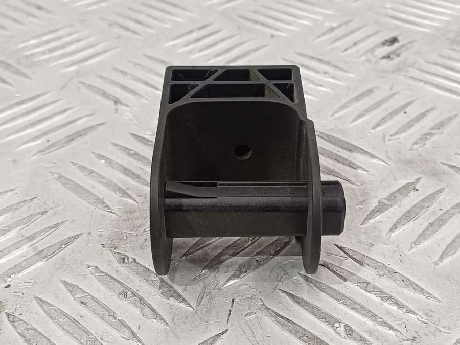 7P0121079A Кронштейн радиатора  Volkswagen Touareg 0000г. | Фото № 5  7P0121079A Кронштейн радиатора  Volkswagen Touareg 0000г. - Фото 5