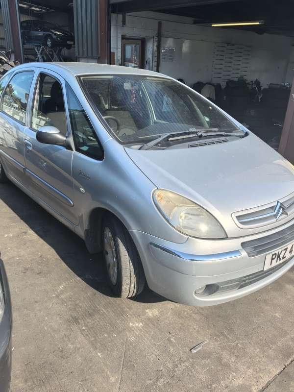 Бампер передний CITROEN XSARA PICASSO 0000г. | Фото № 1 Бампер передний CITROEN XSARA PICASSO 0000г. - Фото 1