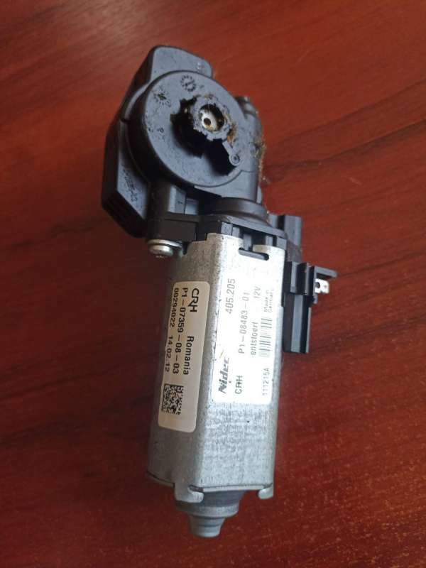 Моторчик регулировки сиденья передний правый Mercedes-Benz E W212/S212/C207/A207 W212 2012г. | Фото № 2 Моторчик регулировки сиденья передний правый Mercedes-Benz E W212/S212/C207/A207 W212 2012г. - Фото 2