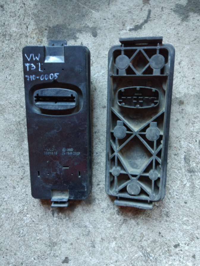 Панель (плата) заднего правого фонаря Volkswagen Caravelle T3 1985г. | Фото № 2 Панель (плата) заднего правого фонаря Volkswagen Caravelle T3 1985г. - Фото 2