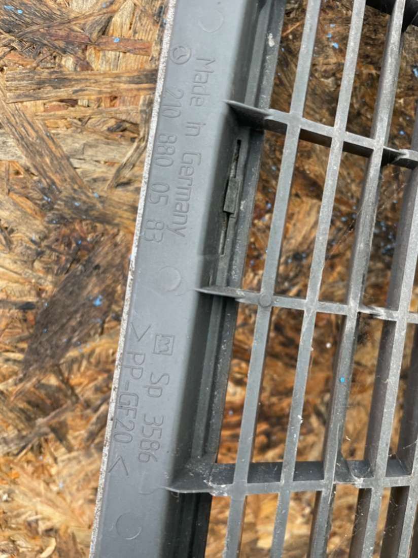 2108800583 Решетка радиатора Mercedes E W210 2002г. | Фото № 6 2108800583 Решетка радиатора Mercedes E W210 2002г. - Фото 6