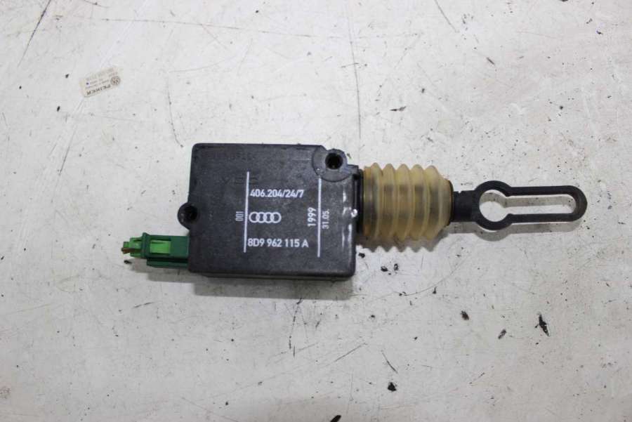 8D9962115A Активатор замка багажника Audi A4 B5 1998г. | Фото № 2 8D9962115A Активатор замка багажника Audi A4 B5 1998г. - Фото 2
