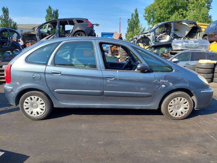 Накладка декоративная (на рамку радиатора) Citroen Xsara Picasso (1999-2012) Минивэн 2006г. | Фото № 7 Накладка декоративная (на рамку радиатора) Citroen Xsara Picasso (1999-2012) Минивэн 2006г. - Фото 7