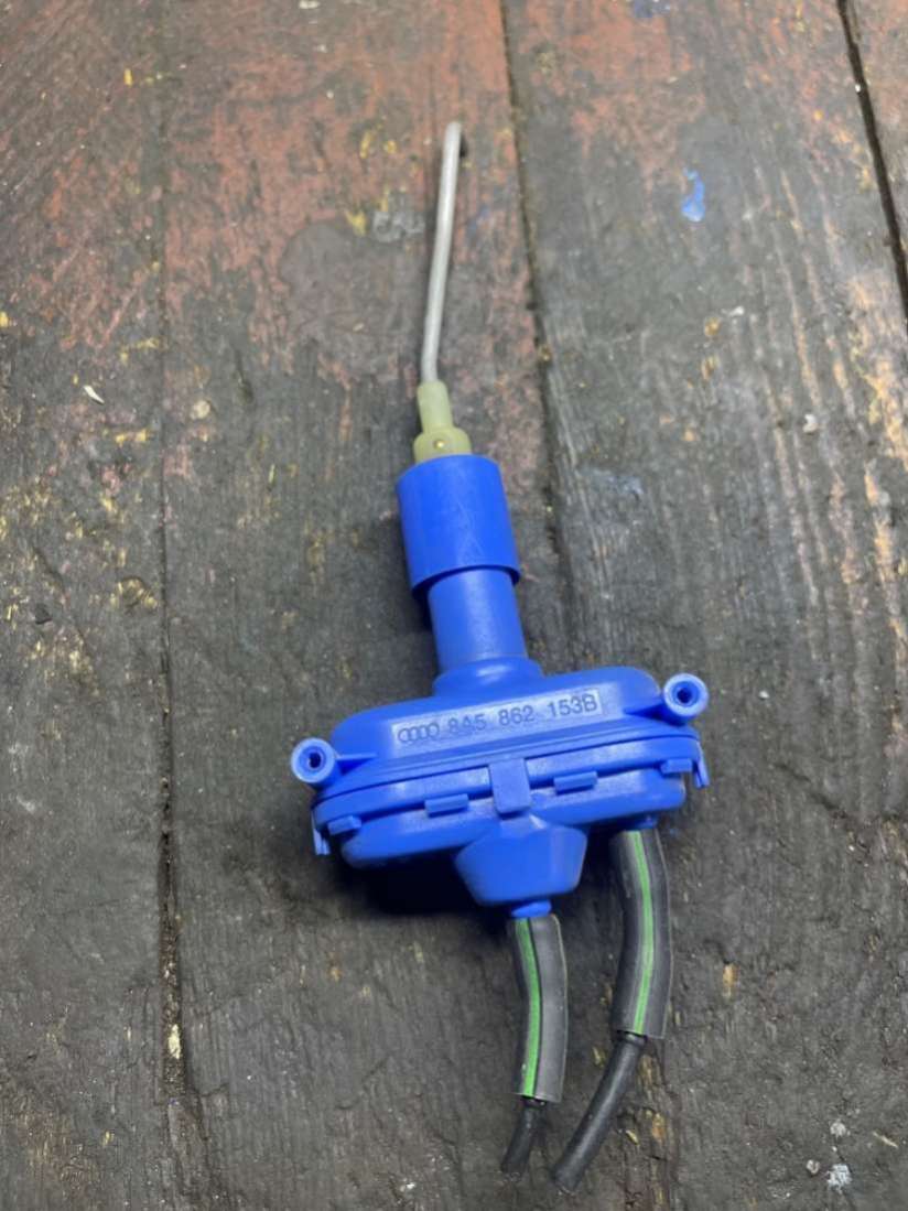 Активатор замка багажника Audi 80 B4 1995г. | Фото № 1 Активатор замка багажника Audi 80 B4 1995г. - Фото 1