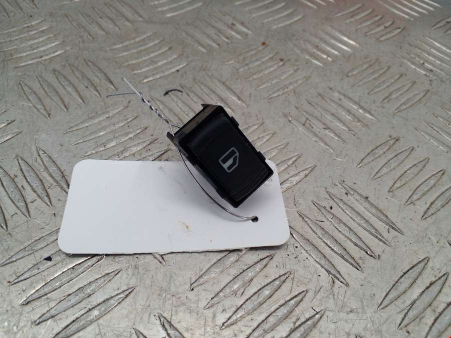 Кнопка стеклоподъемника Volkswagen Passat 5 (1996-2000) Седан 1999г. | Фото № 2 Кнопка стеклоподъемника Volkswagen Passat 5 (1996-2000) Седан 1999г. - Фото 2