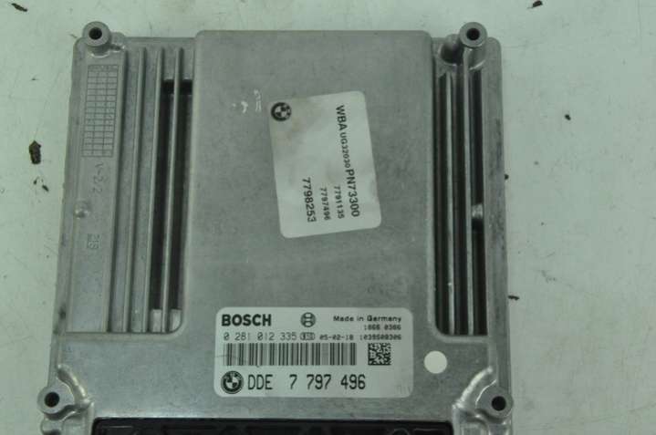 7797496B000462028101233513617797496 Блок управления двигателем  BMW 1 E87/E8/E82/E88 (2004-2007) 2004г. | Фото № 3  7797496B000462028101233513617797496 Блок управления двигателем  BMW 1 E87/E8/E82/E88 (2004-2007) 2004г. - Фото 3