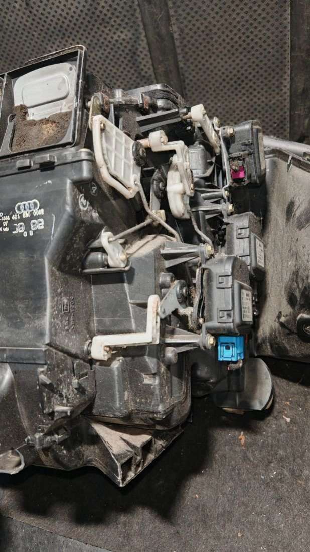 Корпус печки Audi A6 C5 (S6,RS6) 1998г. | Фото № 10 Корпус печки Audi A6 C5 (S6,RS6) 1998г. - Фото 10