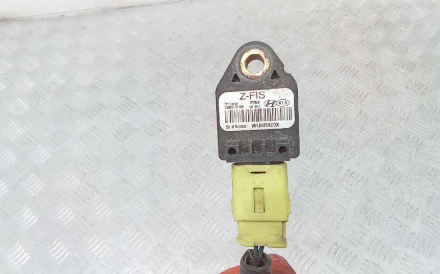 959201H100 Датчик удара  Hyundai i30 2008г. | Фото № 2  959201H100 Датчик удара  Hyundai i30 2008г. - Фото 2