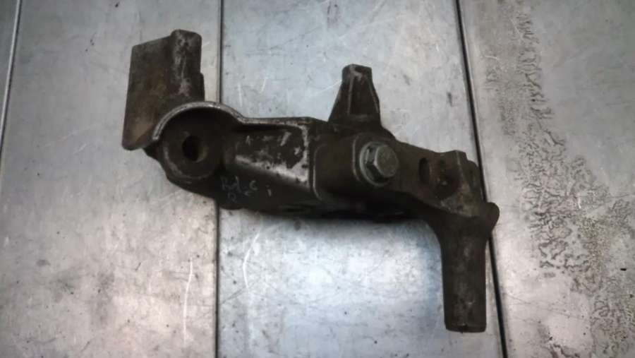 038199207J Кронштейн двигателя Volkswagen Golf 4 поколение 2000г. | Фото № 2 038199207J Кронштейн двигателя Volkswagen Golf 4 поколение 2000г. - Фото 2