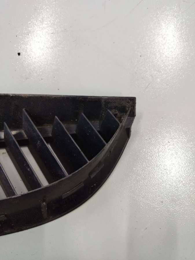 127774 Решетка радиатора Mitsubishi Colt 6 2006г. | Фото № 5 127774 Решетка радиатора Mitsubishi Colt 6 2006г. - Фото 5