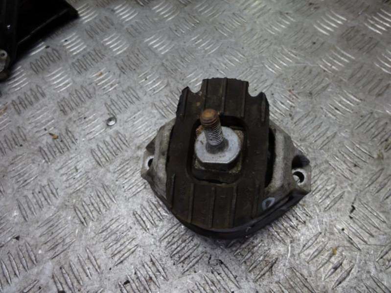 6769874 Подушка крепления двигателя BMW 5 E60/E61 2005г. | Фото № 1 6769874 Подушка крепления двигателя BMW 5 E60/E61 2005г. - Фото 1