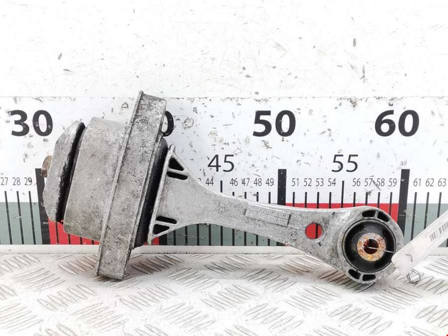 Кронштейн (крепление лапа траверса) кпп Volkswagen Golf 4 (1997-2004) Хетчбэк 5дв. 1999г. | Фото № 1 Кронштейн (крепление лапа траверса) кпп Volkswagen Golf 4 (1997-2004) Хетчбэк 5дв. 1999г. - Фото 1