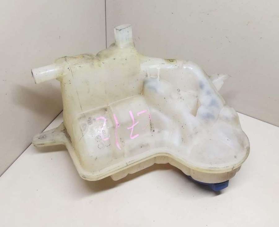 4F0121403 Бачок расширительный  Audi A6 4F/C6 седан 2006г. | Фото № 2  4F0121403 Бачок расширительный  Audi A6 4F/C6 седан 2006г. - Фото 2