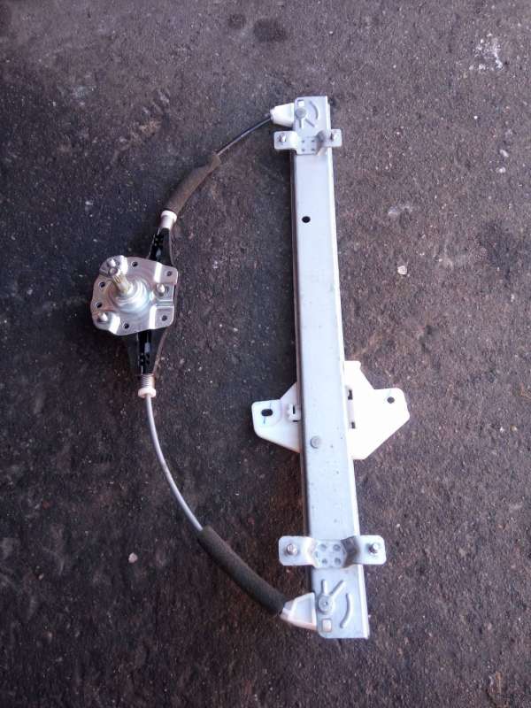 Стеклоподъемник задний правый  Kia Rio 3 2012г. | Фото № 2   Стеклоподъемник задний правый  Kia Rio 3 2012г. - Фото 2