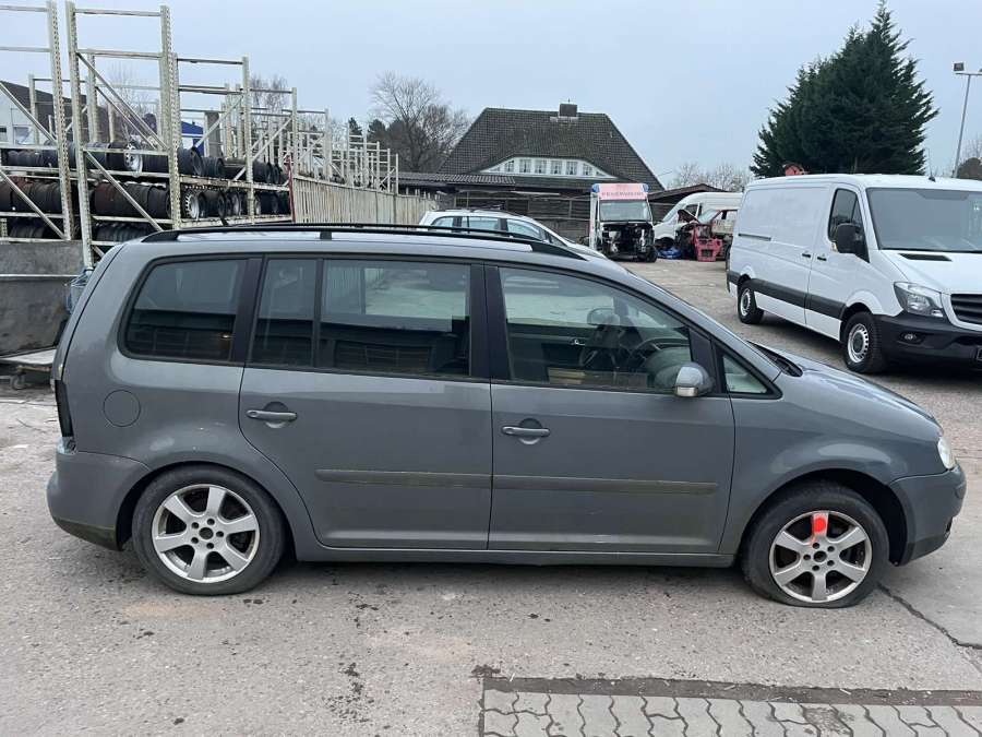 1T0853753B Накладка декоративная (молдинг) двери задней левой Volkswagen Touran 1 (2003-2015) Минивэн 2003г. | Фото № 5 1T0853753B Накладка декоративная (молдинг) двери задней левой Volkswagen Touran 1 (2003-2015) Минивэн 2003г. - Фото 5