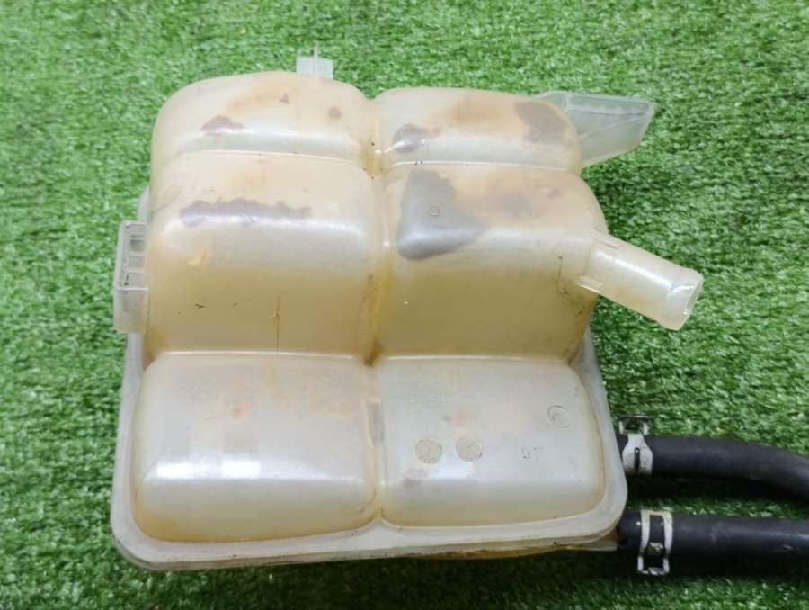 3M5H8K218 Расширительный бачок Ford Focus 2 2005г. | Фото № 4 3M5H8K218 Расширительный бачок Ford Focus 2 2005г. - Фото 4