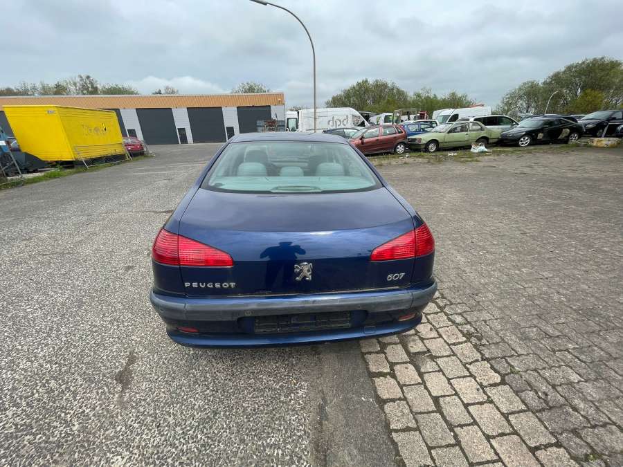 Плафон салонный Peugeot 607 (1999-2010) Седан 2003г. | Фото № 8 Плафон салонный Peugeot 607 (1999-2010) Седан 2003г. - Фото 8