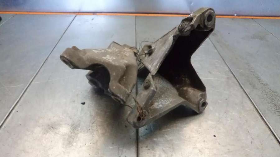 8E0199307A Кронштейн двигателя  Audi A4 B6 2004г. | Фото № 3  8E0199307A Кронштейн двигателя  Audi A4 B6 2004г. - Фото 3