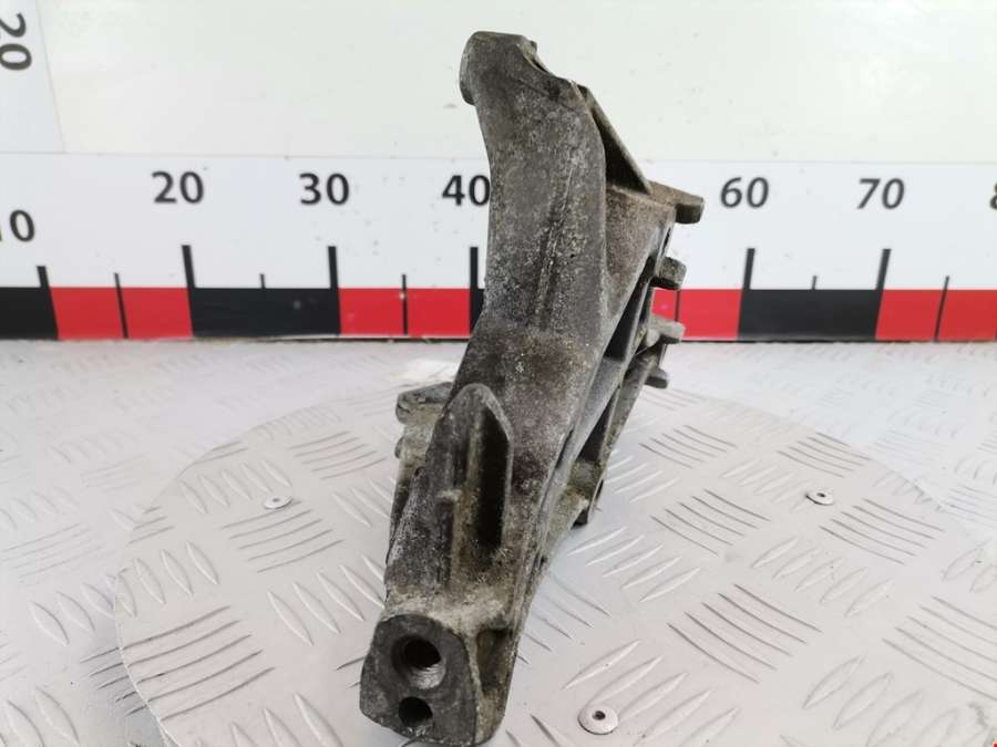 4283602 Кронштейн кондиционера Saab 900 (NG) (1993-1998) Седан 1996г. | Фото № 2 4283602 Кронштейн кондиционера Saab 900 (NG) (1993-1998) Седан 1996г. - Фото 2