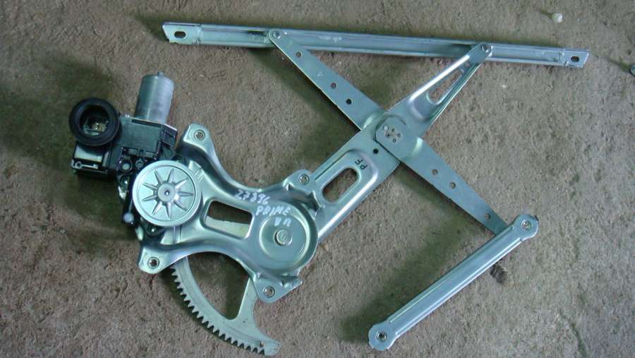 Стеклоподъемник передний правый Toyota Prius Prime (2017-…) 2017г. | Фото № 1 Стеклоподъемник передний правый Toyota Prius Prime (2017-…) 2017г. - Фото 1