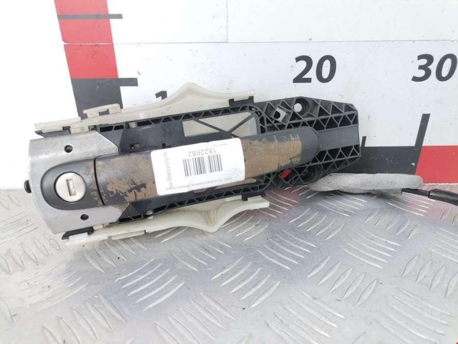 5N0837885H Ручка двери наружная передняя правая Skoda Rapid (2012-2020) Хетчбэк 5дв. 2015г. | Фото № 1 5N0837885H Ручка двери наружная передняя правая Skoda Rapid (2012-2020) Хетчбэк 5дв. 2015г. - Фото 1