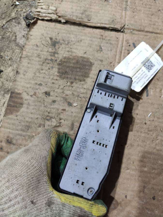 Блок управления стеклоподъемниками Toyota Prius 2 2005г. | Фото № 3 Блок управления стеклоподъемниками Toyota Prius 2 2005г. - Фото 3