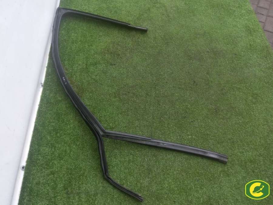 Уплотнитель двери передней правой Volkswagen Polo 2018г. | Фото № 3 Уплотнитель двери передней правой Volkswagen Polo 2018г. - Фото 3