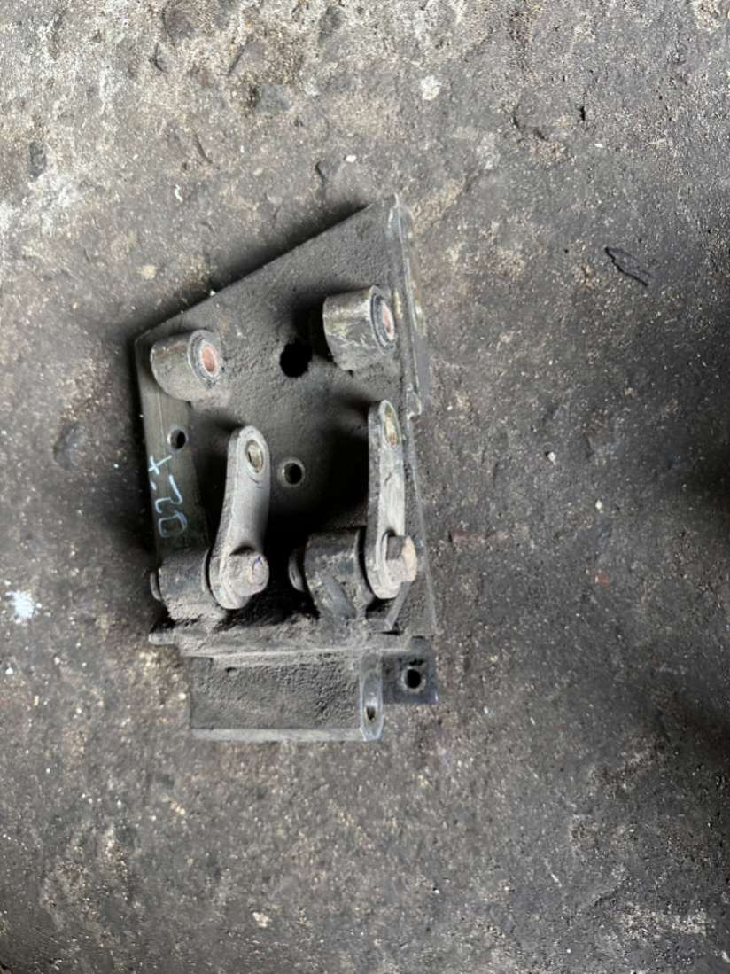 Кронштейн компрессора кондиционера Volkswagen Golf 2 1990г. | Фото № 3 Кронштейн компрессора кондиционера Volkswagen Golf 2 1990г. - Фото 3
