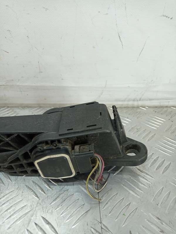 A1643000004 Педаль газа  Mercedes-Benz GL X164 X164.822 2006г. | Фото № 3  A1643000004 Педаль газа  Mercedes-Benz GL X164 X164.822 2006г. - Фото 3