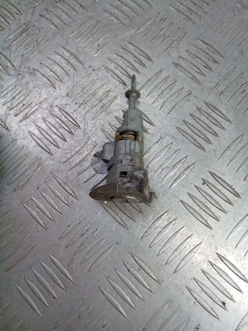 Личинка дверного замка Volkswagen Passat B7 2012г. | Фото № 4 Личинка дверного замка Volkswagen Passat B7 2012г. - Фото 4