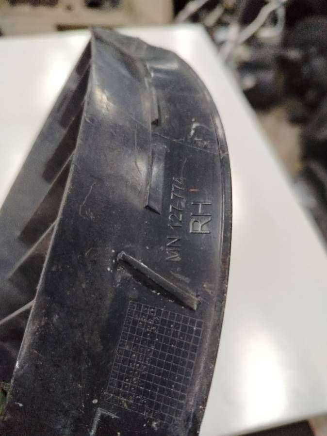 127774 Решетка радиатора Mitsubishi Colt 6 2006г. | Фото № 6 127774 Решетка радиатора Mitsubishi Colt 6 2006г. - Фото 6