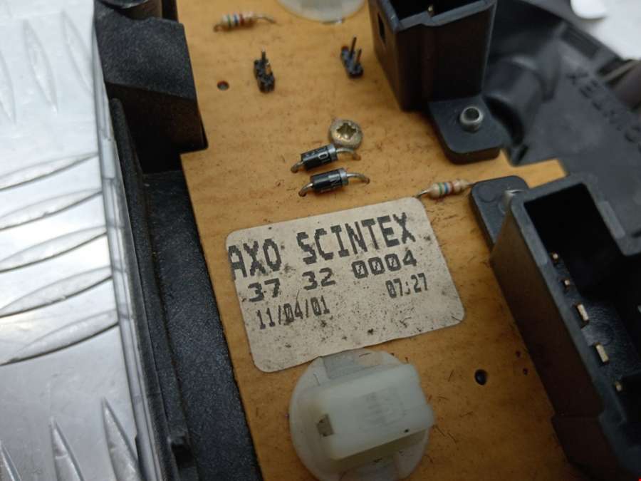 Плафон салонный Peugeot 607 (1999-2010) Седан 2003г. | Фото № 4 Плафон салонный Peugeot 607 (1999-2010) Седан 2003г. - Фото 4