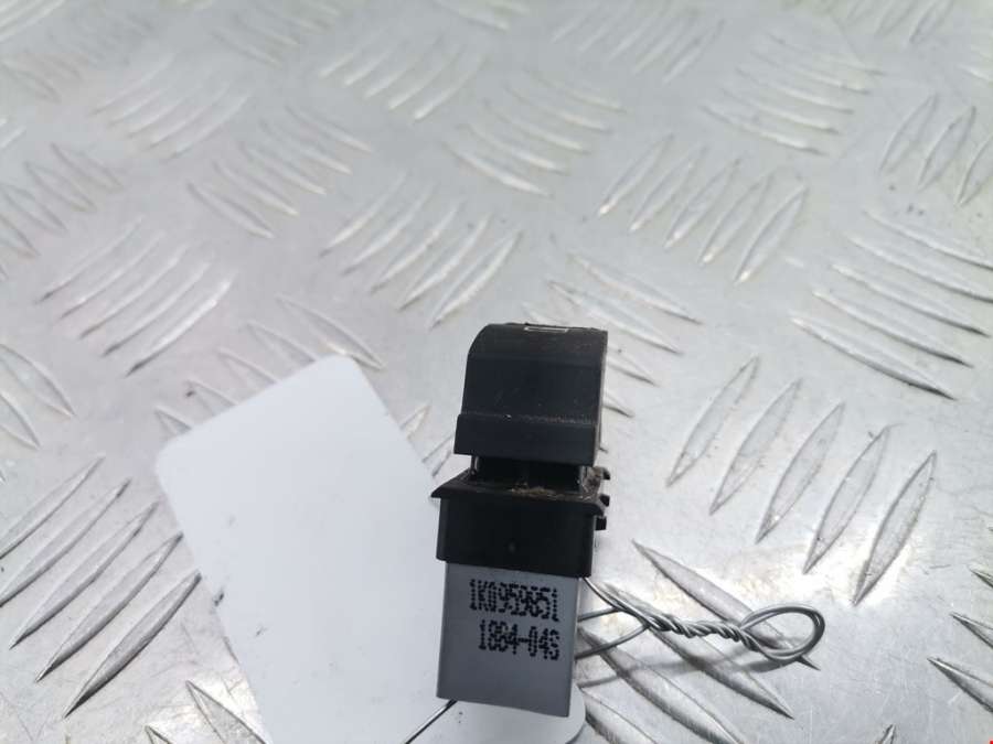 1K0959851 Кнопка стеклоподъемника Volkswagen Touran 1 (2003-2015) Минивэн 2004г. | Фото № 1 1K0959851 Кнопка стеклоподъемника Volkswagen Touran 1 (2003-2015) Минивэн 2004г. - Фото 1