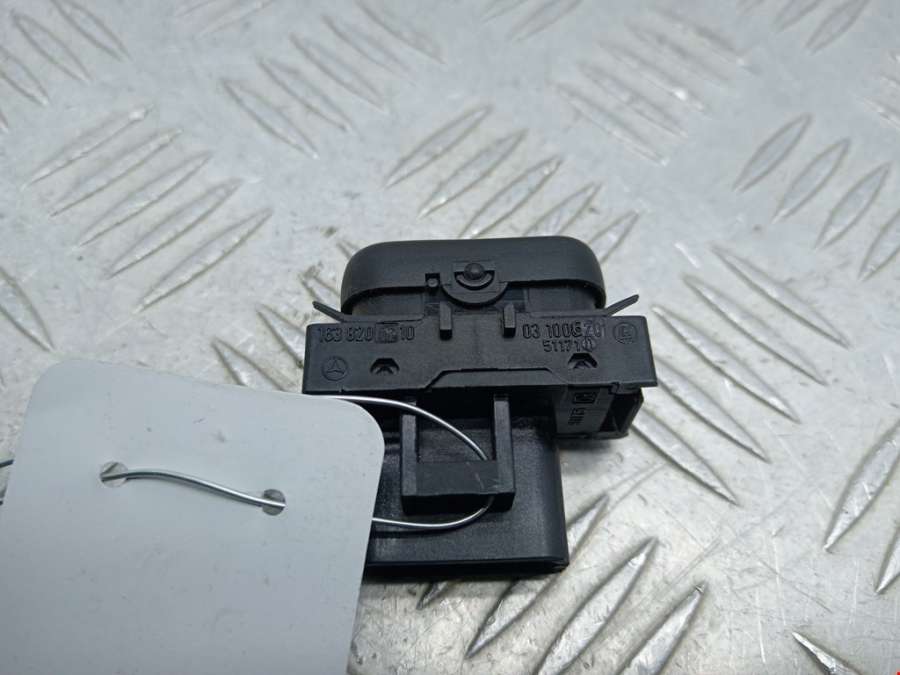 03100620 Кнопка подогрева (обогрева) сидений Mercedes ML-Class (W163) (1997-2005) Внедорожник 5дв. 2000г. | Фото № 4 03100620 Кнопка подогрева (обогрева) сидений Mercedes ML-Class (W163) (1997-2005) Внедорожник 5дв. 2000г. - Фото 4