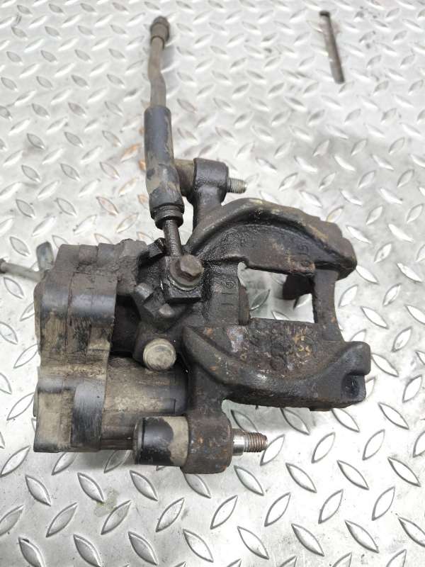 Суппорт задний правый Volkswagen Golf 2014г. | Фото № 4 Суппорт задний правый Volkswagen Golf 2014г. - Фото 4