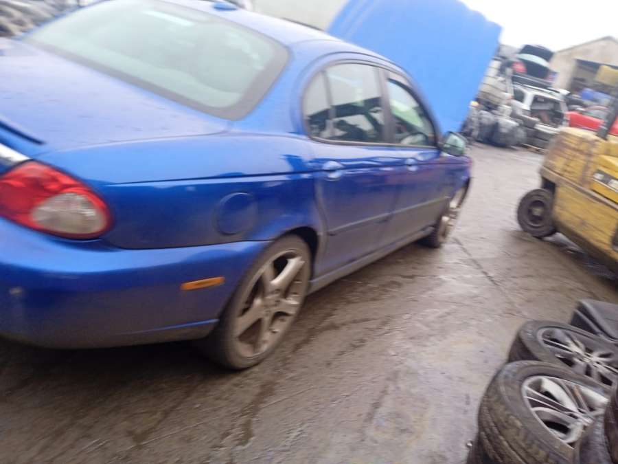 Скоба суппорта перед. JAGUAR X-TYPE 2003г. | Фото № 6 Скоба суппорта перед. JAGUAR X-TYPE 2003г. - Фото 6