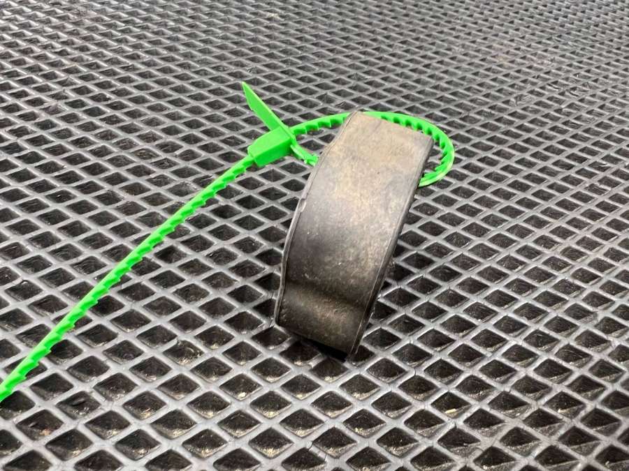 F60240061 Резинка глушителя  Mazda Premacy CP CP8W 2000г. | Фото № 4  F60240061 Резинка глушителя  Mazda Premacy CP CP8W 2000г. - Фото 4