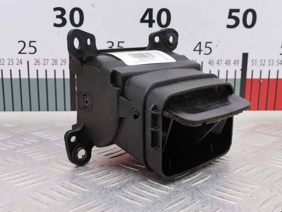 Дефлектор обдува салона Toyota Yaris_Verso (1999-2005) Минивэн 1999г. | Фото № 2 Дефлектор обдува салона Toyota Yaris_Verso (1999-2005) Минивэн 1999г. - Фото 2