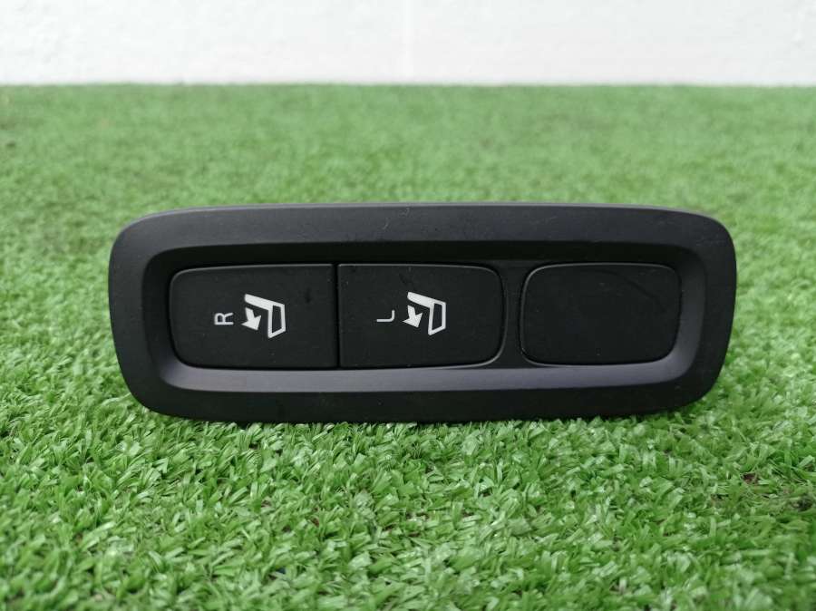 31394150 Переключатель регулировки сиденья Volvo XC60 Джип 2018г. | Фото № 1 31394150 Переключатель регулировки сиденья Volvo XC60 Джип 2018г. - Фото 1