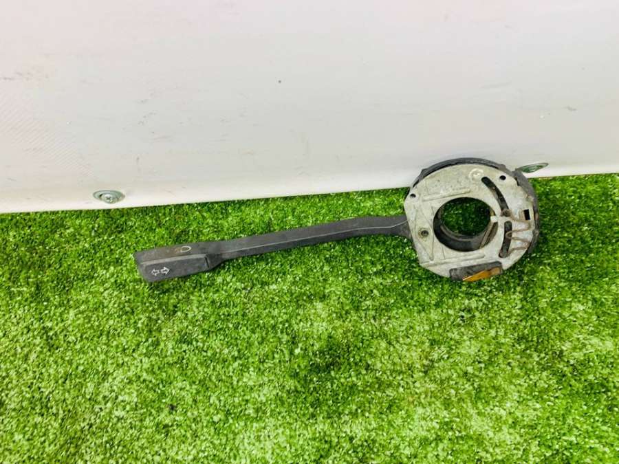 Переключатель подрулевой поворотов Volkswagen Golf II 1992г. | Фото № 2 Переключатель подрулевой поворотов Volkswagen Golf II 1992г. - Фото 2