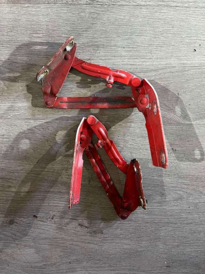 Петля капота Mercedes Sprinter W906 2007г. | Фото № 2 Петля капота Mercedes Sprinter W906 2007г. - Фото 2